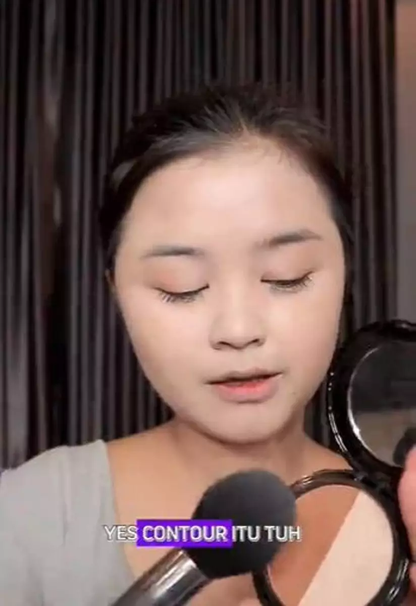 Trik mengakali bedak keputihan bikin wajah antibelang TikTok