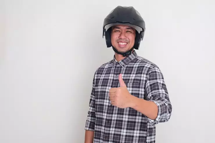 Rambut gampang lepek saat naik motor © 2024 freepik.com Rambut gampang lepek saat naik motor © 2024 freepik.com