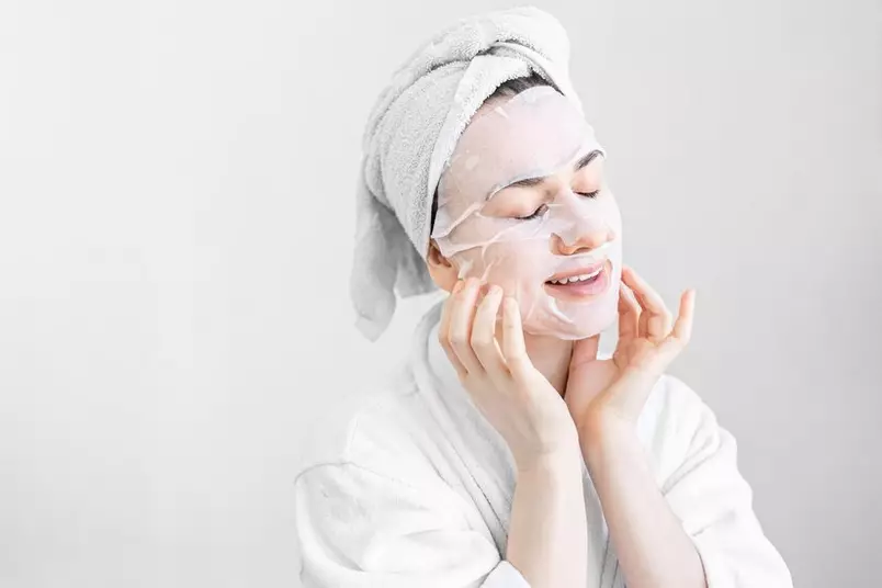 urutan skincare malam maskeran © 2024 freepik.com urutan skincare malam maskeran © 2024 freepik.com