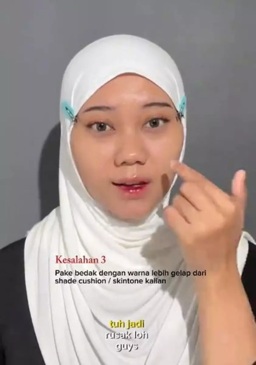 Trik gunakan bedak tabur agar riasan tetap stay sepanjang hari TikTok Trik gunakan bedak tabur agar riasan tetap stay sepanjang hari TikTok