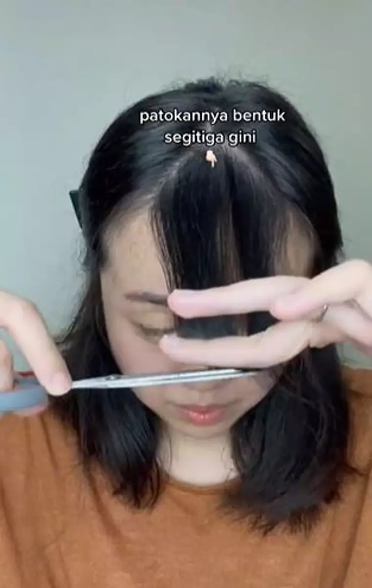 Trik potong dan styling poni ala seleb Korea TikTok