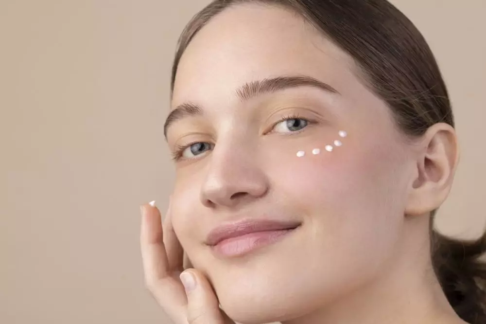 Berapa lama skincare meresap © 2024 freepik.com