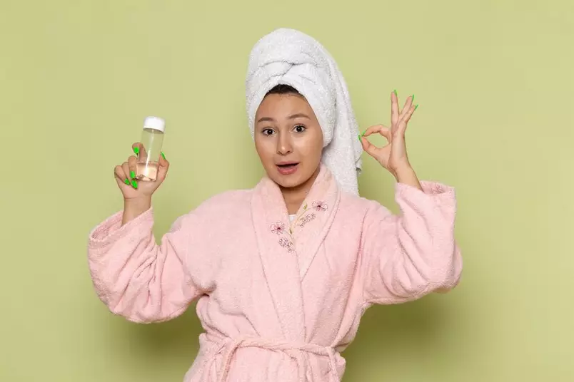skincare untuk kulit berjerawat remaja © 2024 freepik.com
