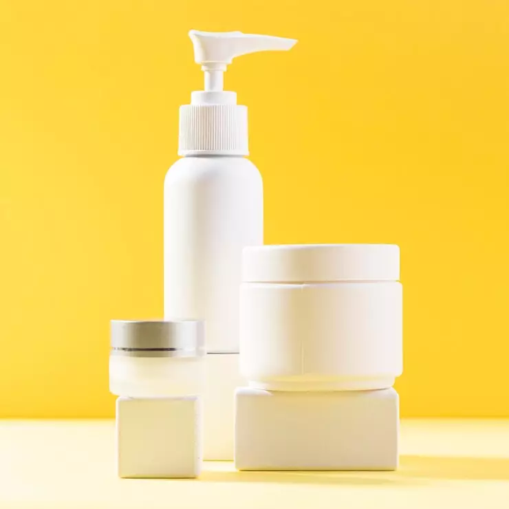 ciri-ciri skincare merkuri © 2024 freepik.com ciri-ciri skincare merkuri © 2024 freepik.com