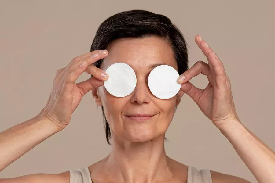 skincare untuk orang tua 50 tahun © 2024 freepik.com skincare untuk orang tua 50 tahun © 2024 freepik.com