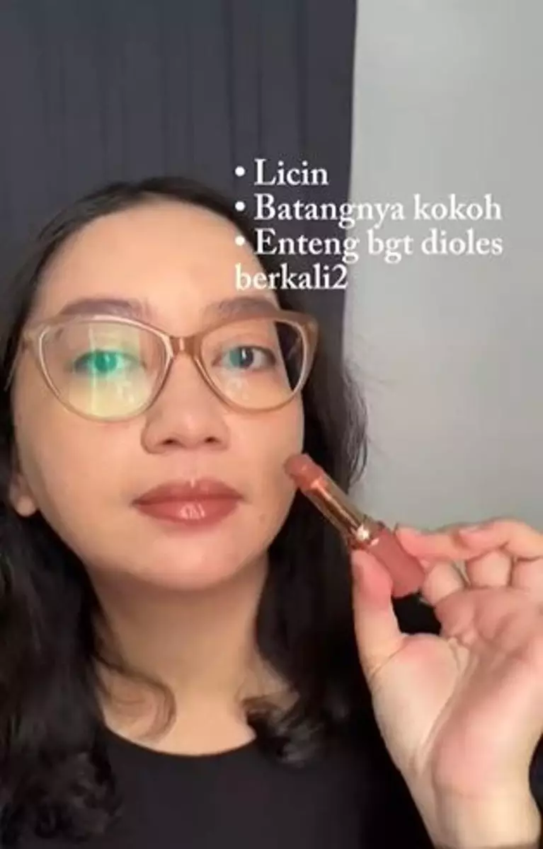 Battle review glossy lipstik BLP Beauty dan Mad For Makeup TikTok