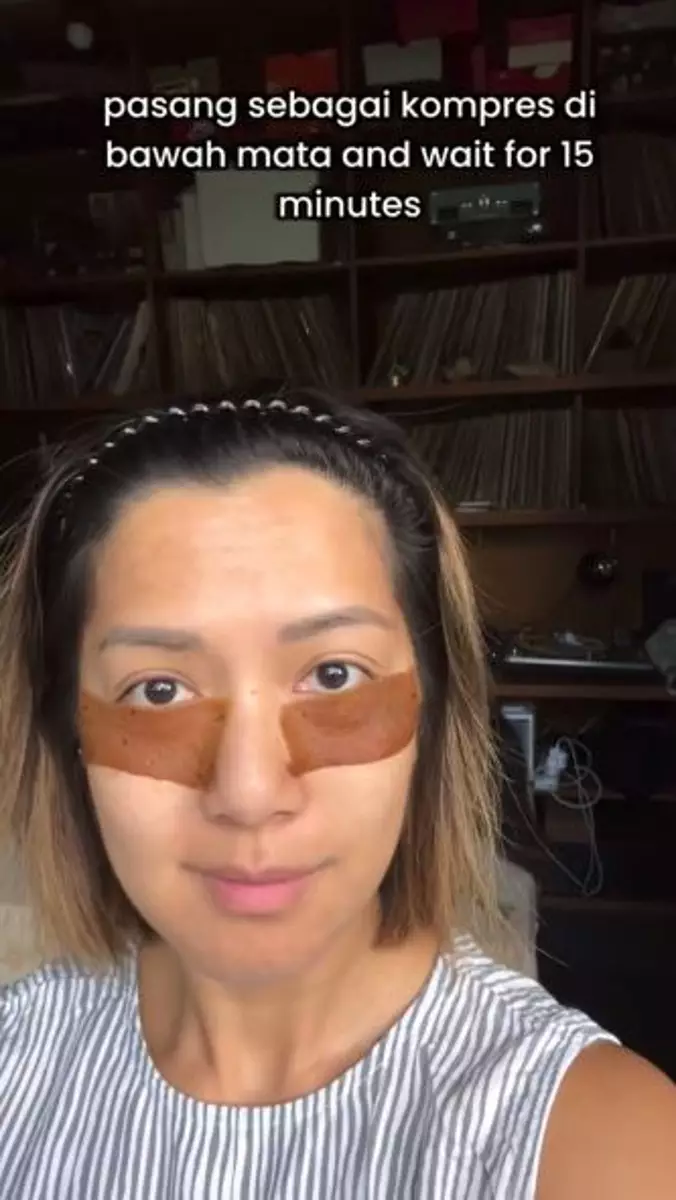 Trik atasi puffy eyes cuma pakai seduhan bubuk minuman Instagram Trik atasi puffy eyes cuma pakai seduhan bubuk minuman Instagram