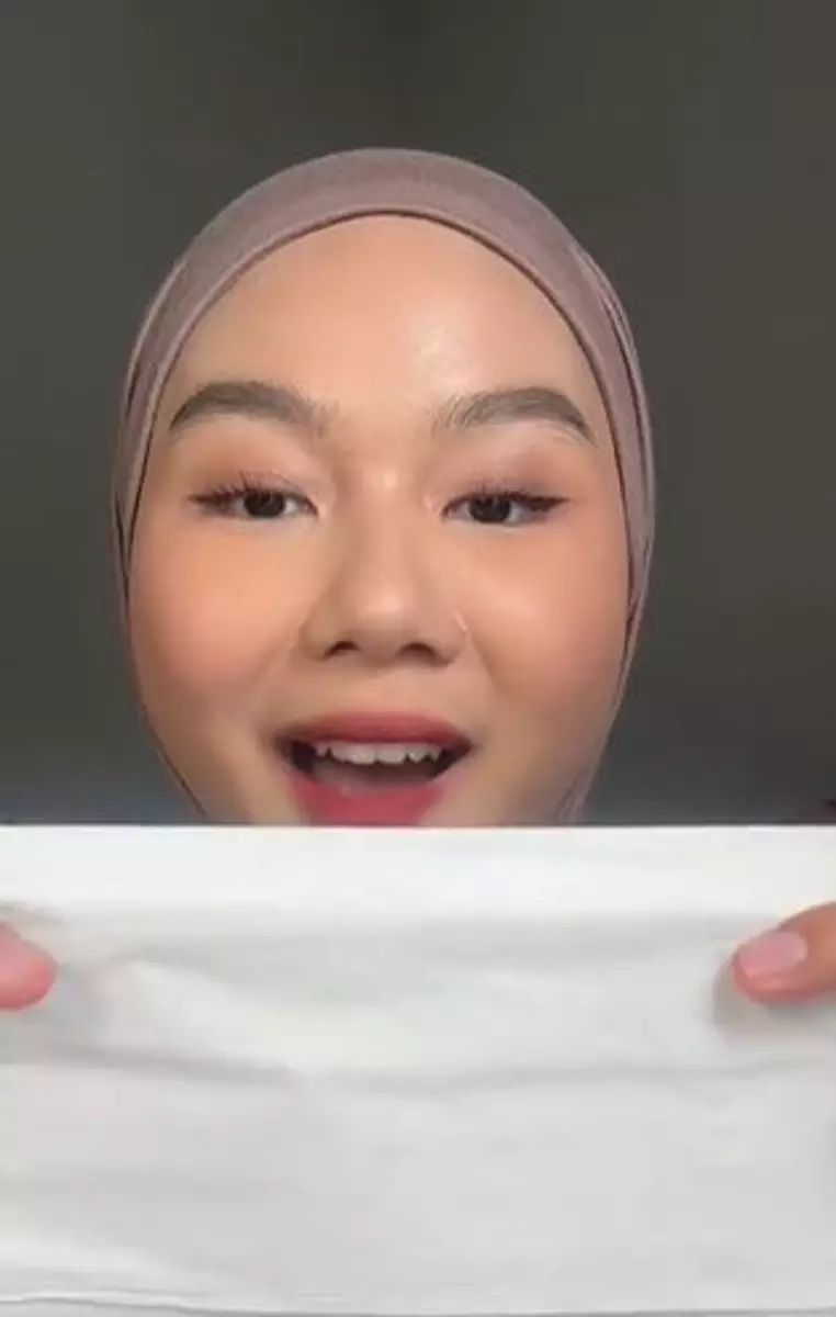 Review Hanasui Mattedorable Lipstick harga Rp30 ribu bisa awet 16 jam TikTok Review Hanasui Mattedorable Lipstick harga Rp30 ribu bisa awet 16 jam TikTok