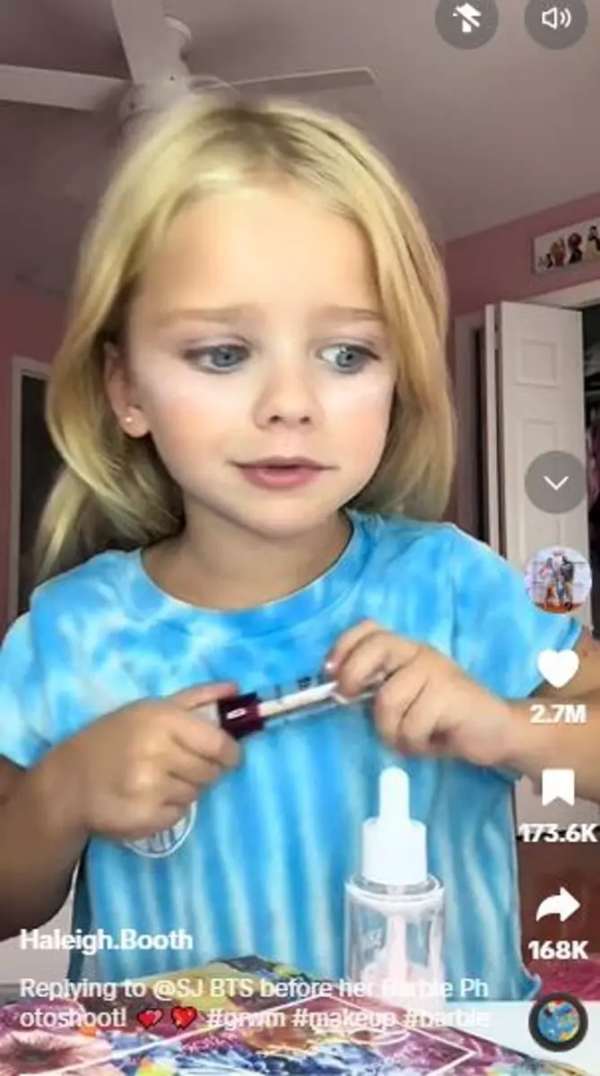 Skill bocah perempuan makeup sendiri untuk photoshoot bak MUA profesional TikTok Skill bocah perempuan makeup sendiri untuk photoshoot bak MUA profesional TikTok