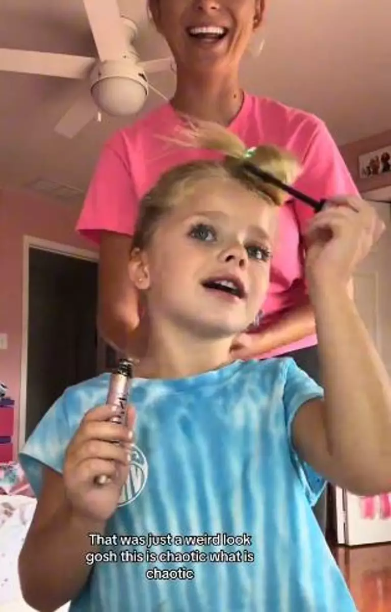 Skill bocah perempuan makeup sendiri untuk photoshoot bak MUA profesional TikTok Skill bocah perempuan makeup sendiri untuk photoshoot bak MUA profesional TikTok