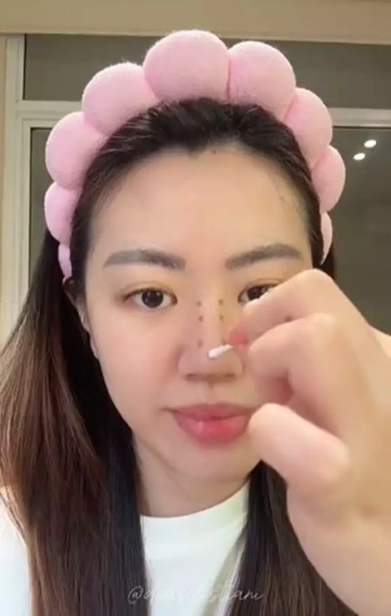 Trik bikin kontur hidung biar nggak ngeblok cuma perlu 1 alat pembersih TikTok