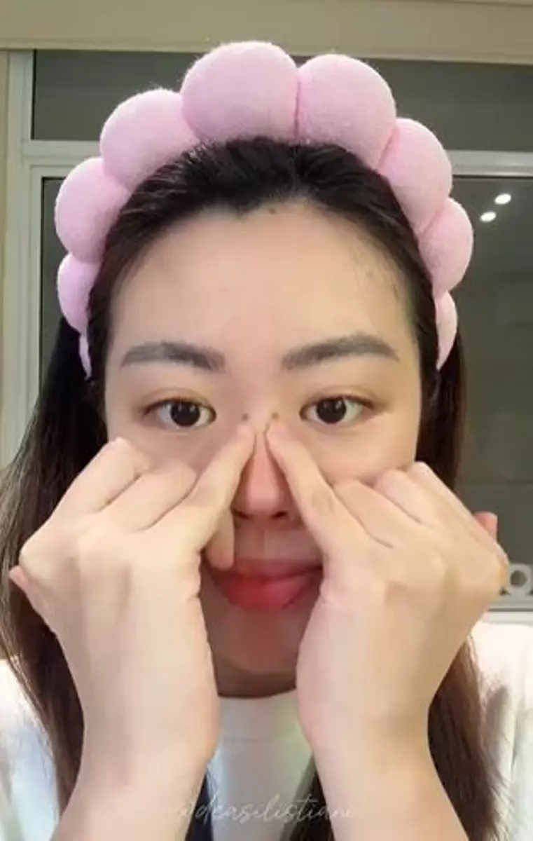 Trik bikin kontur hidung biar nggak ngeblok cuma perlu 1 alat pembersih TikTok