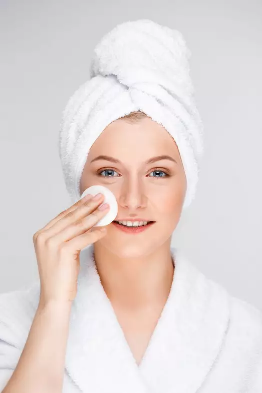 urutan skincare sebelum make up © 2024 freepik.com