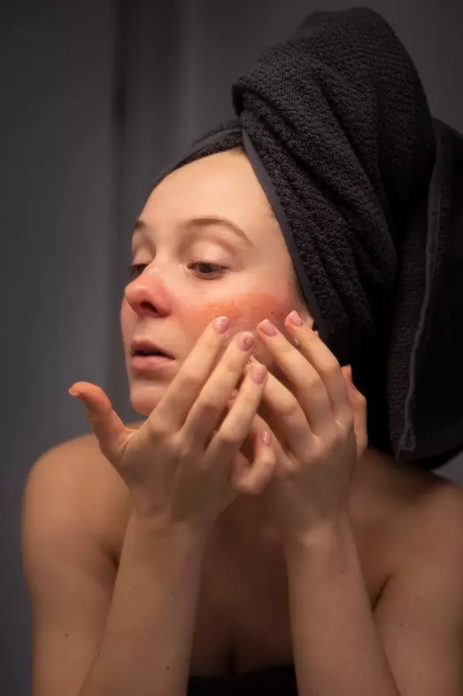 kapan boleh pakai skincare setelah facial © 2024 freepik.com