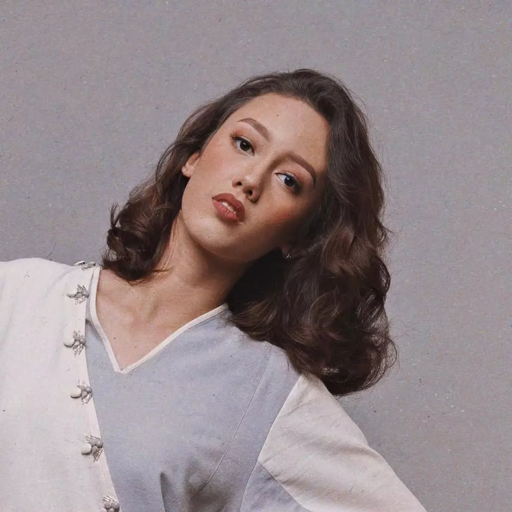 9 Gaya makeup Nabila Sudiro dengan riasan natural-fresh Berbagai sumber 9 Gaya makeup Nabila Sudiro dengan riasan natural-fresh Berbagai sumber
