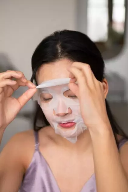  perbedaan CSM skincare dan sheet mask. © 2024 freepik.com