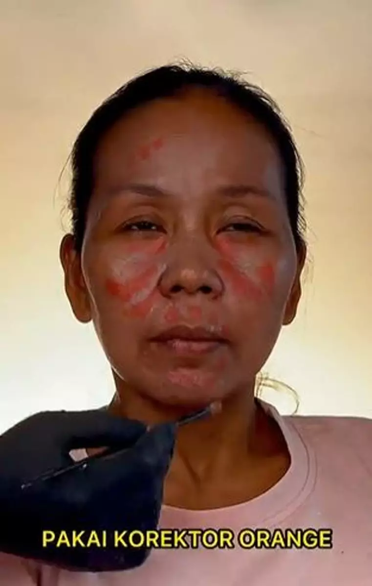 Transformasi makeup penjual sayur dirias jadi pengantin Padang mirip Barbie TikTok