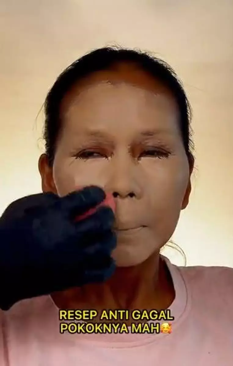 Transformasi makeup penjual sayur dirias jadi pengantin Padang mirip Barbie TikTok