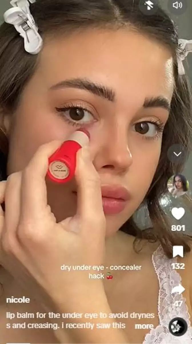 Trik atasi dark circle tanpa bikin riasan crack pakai 1 produk pelembap TikTok