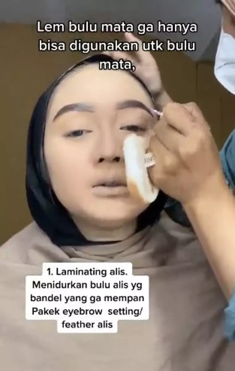 Fungsi lain lem bulu mata untuk mempermudah proses makeup Berbagai sumber