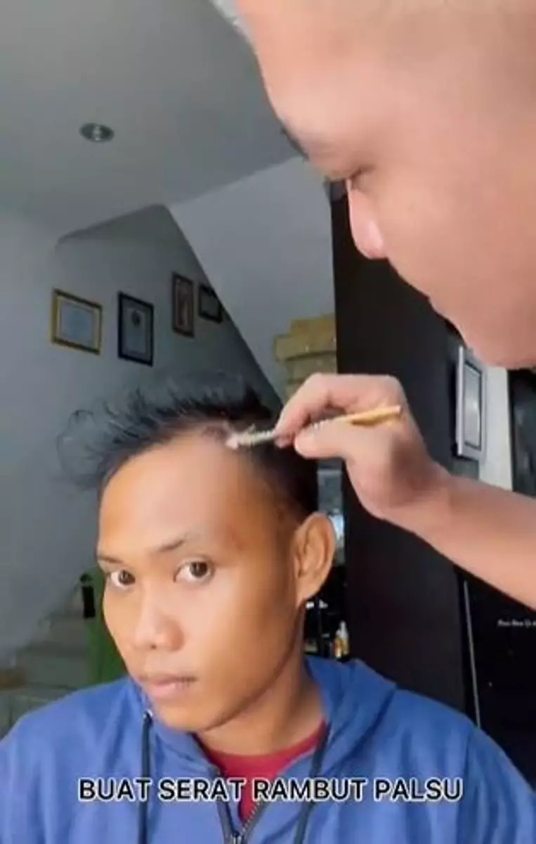 Trik styling rambut cowok botak depan dan tengah cuma perlu 4 langkah TikTok Trik styling rambut cowok botak depan dan tengah cuma perlu 4 langkah TikTok
