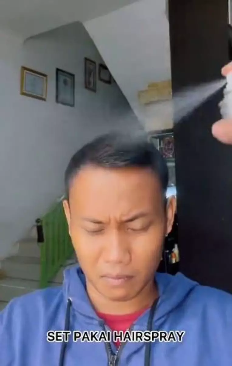 Trik styling rambut cowok botak depan dan tengah cuma perlu 4 langkah TikTok Trik styling rambut cowok botak depan dan tengah cuma perlu 4 langkah TikTok