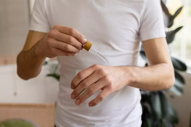 skincare yang mengandung steroid © 2024 freepik.com