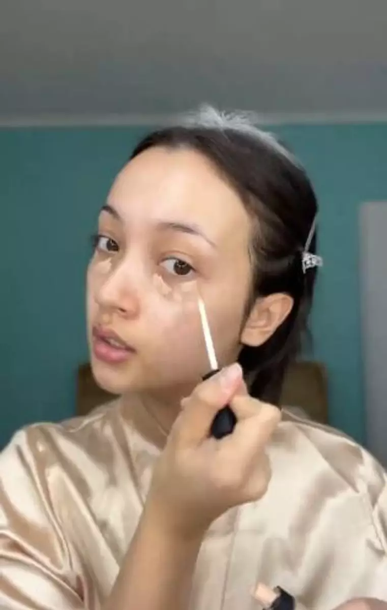 Tutorial clean girl makeup Megan Domani yang tampak fresh TikTok