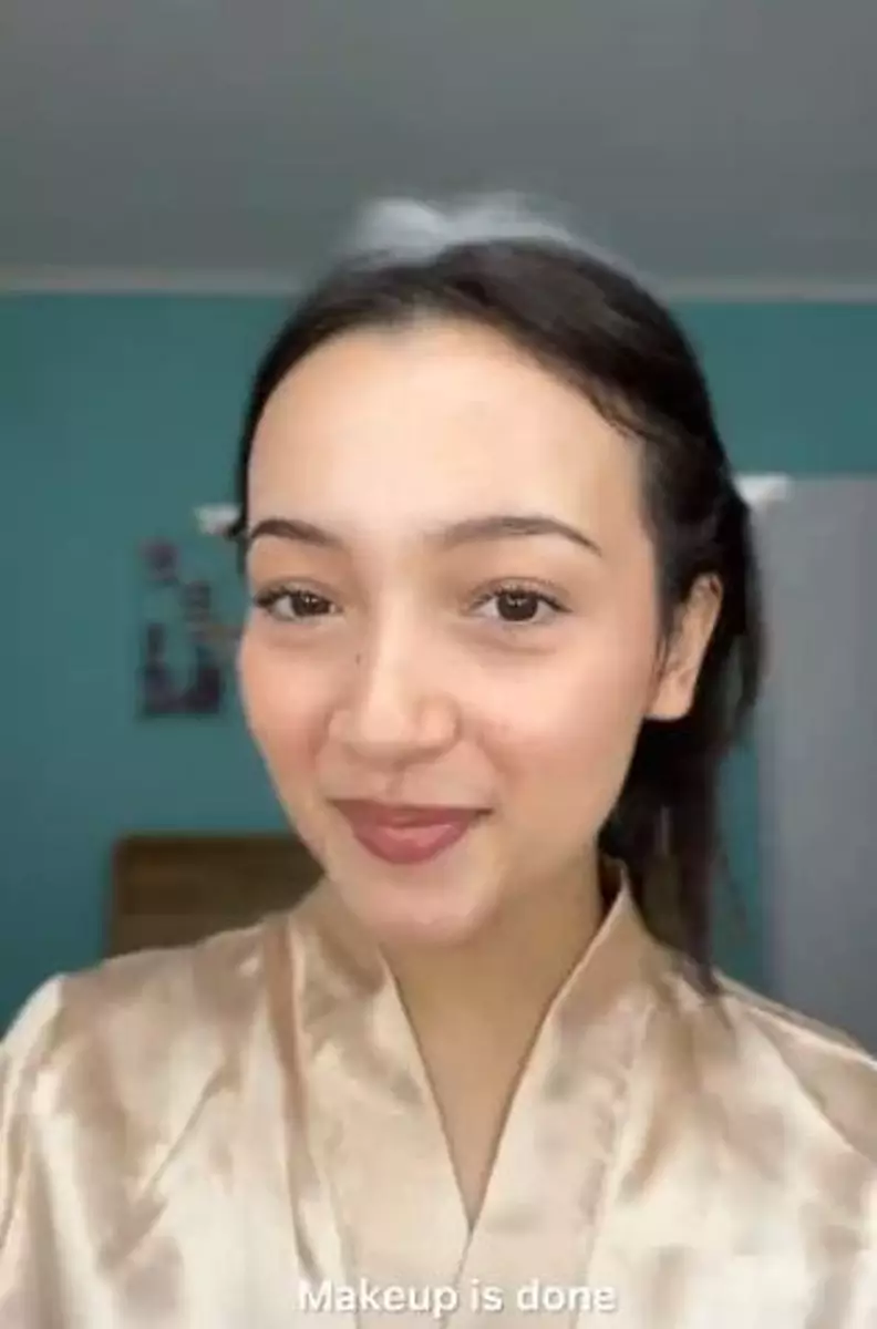 Tutorial clean girl makeup Megan Domani yang tampak fresh TikTok