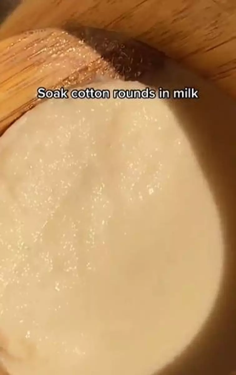 Trik kempiskan kantung mata cuma pakai 1 jenis minuman Berbagai sumber Trik kempiskan kantung mata cuma pakai 1 jenis minuman Berbagai sumber