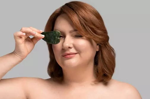 cara glow up tanpa skincare © 2024 freepik.com