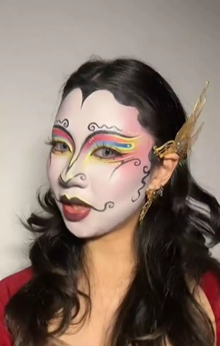 Transformasi cewek rias wajah jadi tokoh wayang Srikandi TikTok