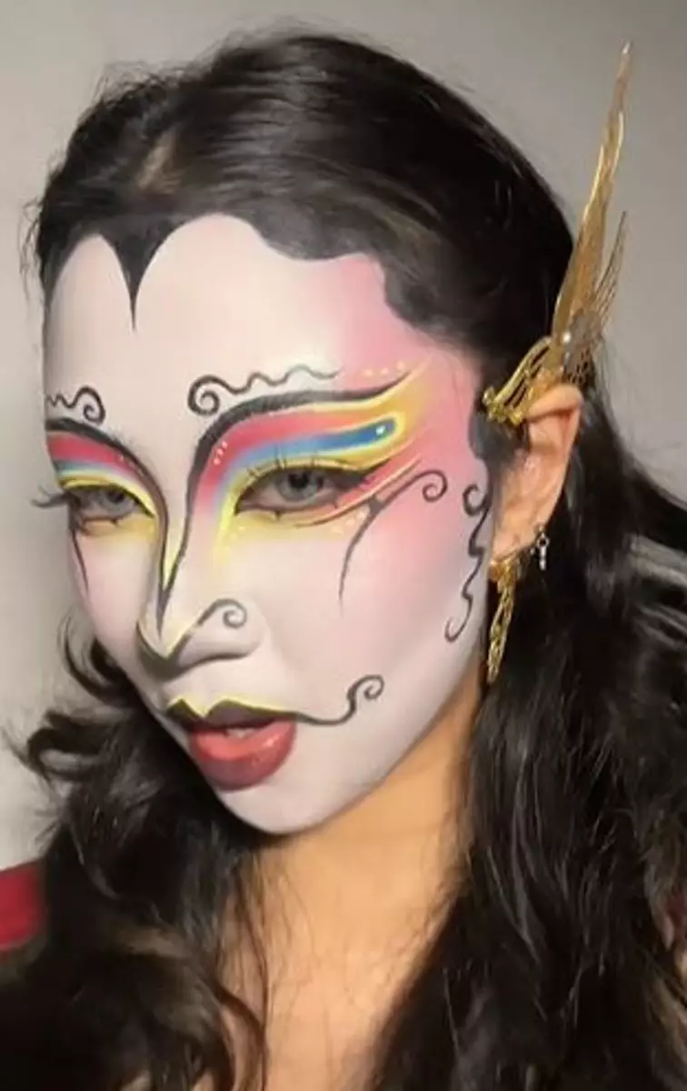 Transformasi cewek rias wajah jadi tokoh wayang Srikandi TikTok