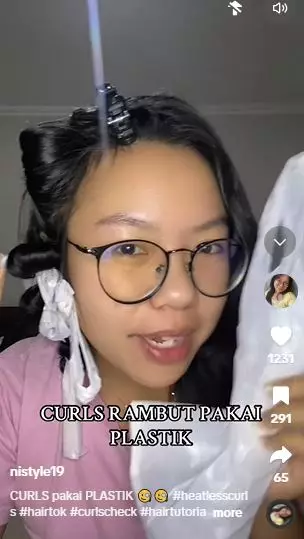 Trik keriting rambut bak curly di salon cuma andalkan barang bekas TikTok Trik keriting rambut bak curly di salon cuma andalkan barang bekas TikTok