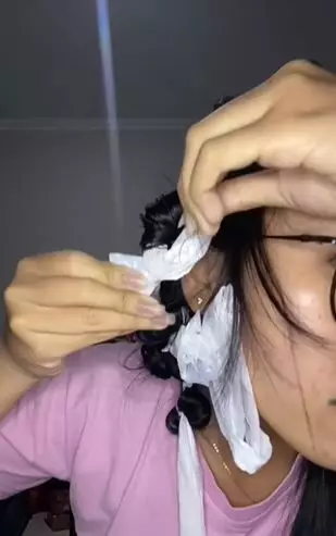 Trik keriting rambut bak curly di salon cuma andalkan barang bekas TikTok Trik keriting rambut bak curly di salon cuma andalkan barang bekas TikTok