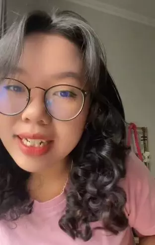 Trik keriting rambut bak curly di salon cuma andalkan barang bekas TikTok Trik keriting rambut bak curly di salon cuma andalkan barang bekas TikTok