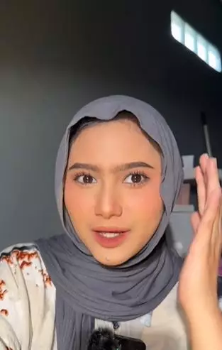 Tutorial makeup foto KTP di wajah berjerawat anti flashback Berbagai sumber