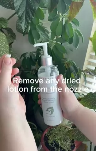 Trik atasi pump body lotion macet cuma perlu 2 langkah TikTok Trik atasi pump body lotion macet cuma perlu 2 langkah TikTok