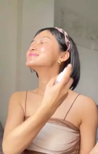 Cara bikin face mist agar wajah terhidrasi pakai 1 bahan minuman Berbagai sumber Cara bikin face mist agar wajah terhidrasi pakai 1 bahan minuman Berbagai sumber