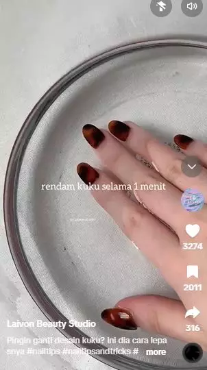 Trik lepaskan fake nails tanpa merusak kuku andalkan 1 produk bayi Berbagai sumber