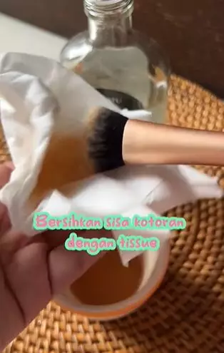 Review Teratu Brush Cleaner bersihkan kuas makeup tanpa dicuci sabun TikTok Review Teratu Brush Cleaner bersihkan kuas makeup tanpa dicuci sabun TikTok