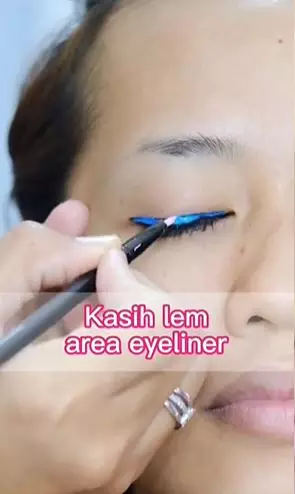 Trik pasang bulu mata palsu antiturun hasilnya natural dan tahan lama TikTok