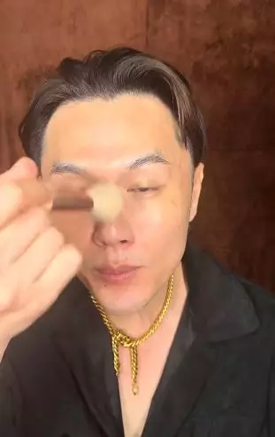 Trik atasi foundation oksidasi di wajah berminyak TikTok Trik atasi foundation oksidasi di wajah berminyak TikTok