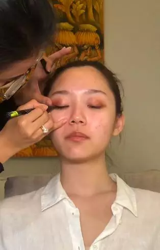 Transformasi makeup cewek wajah oriental dirias adat Solo putri TikTok Transformasi makeup cewek wajah oriental dirias adat Solo putri TikTok
