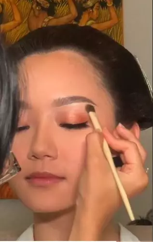 Transformasi makeup cewek wajah oriental dirias adat Solo putri TikTok Transformasi makeup cewek wajah oriental dirias adat Solo putri TikTok