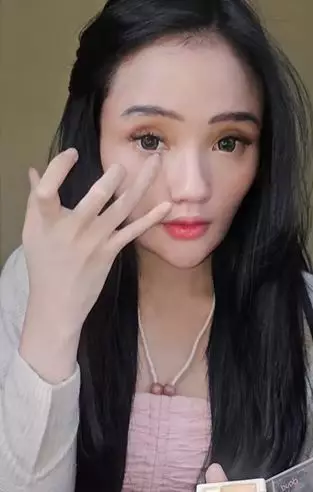 Tutorial makeup daily Fanny Soegi hasilnya halus dan fresh TikTok