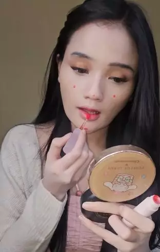 Tutorial makeup daily Fanny Soegi hasilnya halus dan fresh TikTok