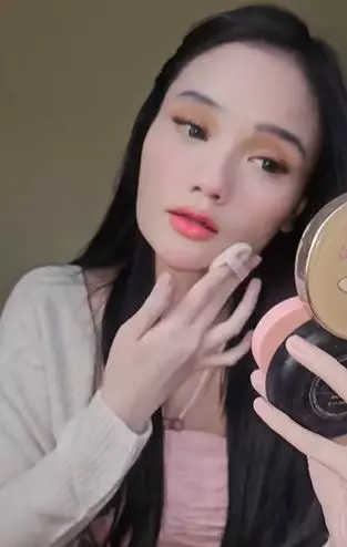 Tutorial makeup daily Fanny Soegi hasilnya halus dan fresh TikTok