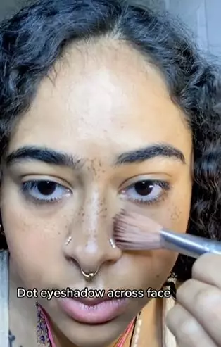 Trik bikin fake freckles agar hasilnya lebih natural cuma perlu 4 langkah Berbagai sumber Trik bikin fake freckles agar hasilnya lebih natural cuma perlu 4 langkah Berbagai sumber