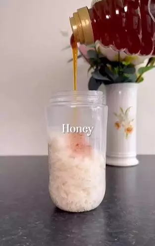 Kombinasi beras dan 1 bahan pemanis bisa atasi jerawat serta komedo di wajah Berbagai sumber